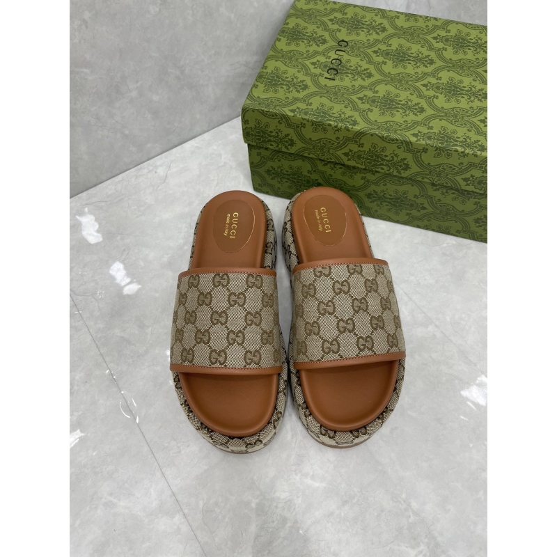 G*u*i slippers